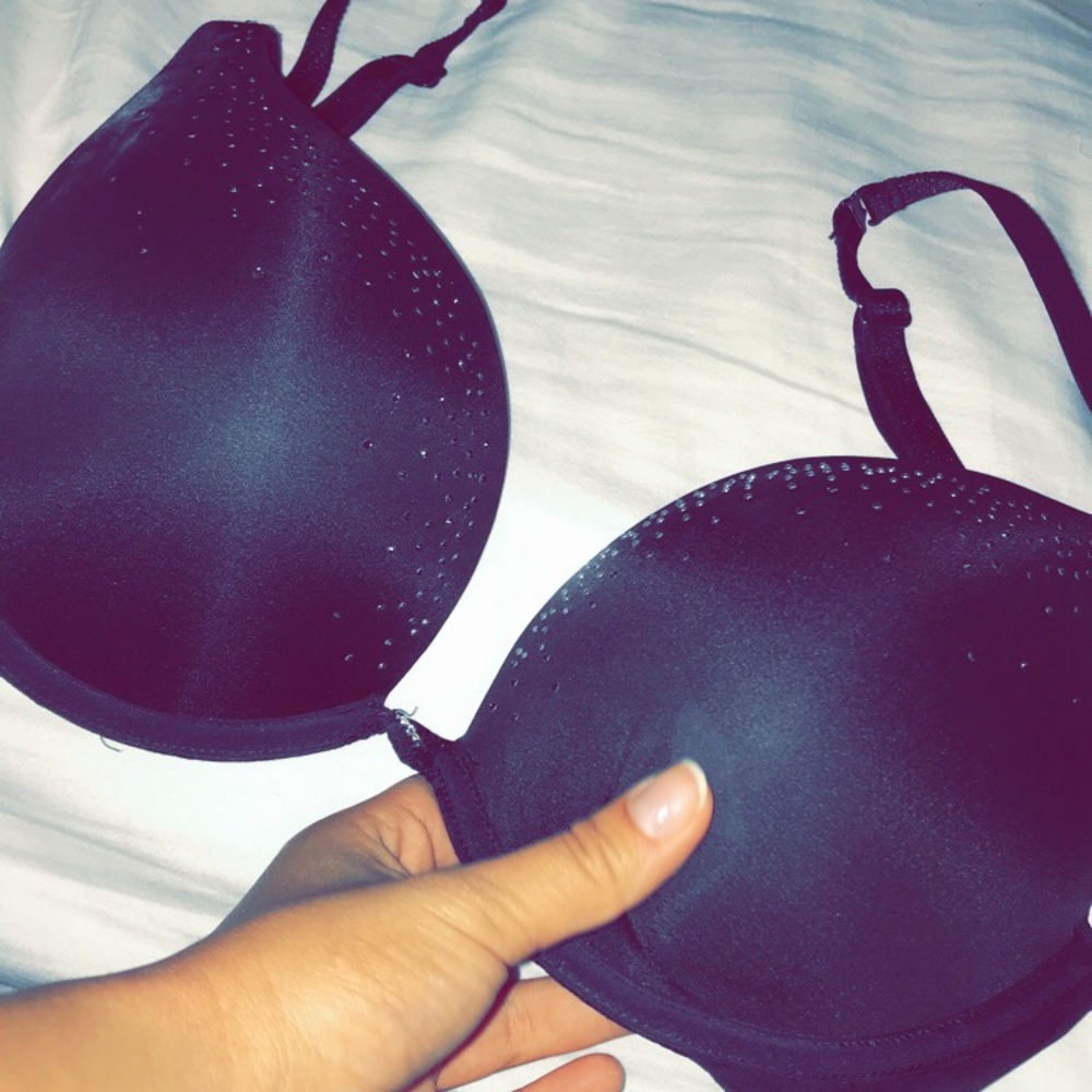 Victoria’s Secret 32DD Black Push Up Bra